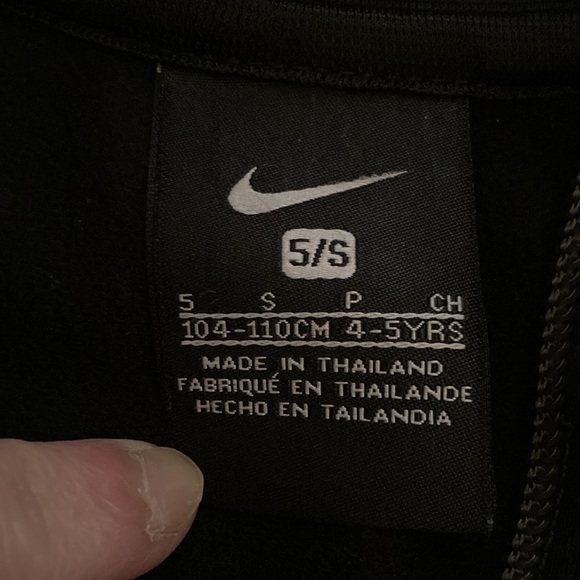 Bundle of 6 Nike hoodies, pull over & 3 sweatpants. Total of 9 items - Picture 16 of 16